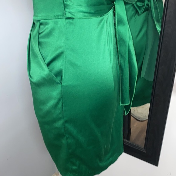 VINTAGE GREEN SILKY WRIGGLE DRESS FOR HOLIDAY PARTY SIZE 6 - Picture 9 of 11